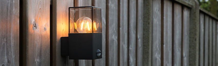 Iluminação de exterior com sensores Iluminação de exterior com sensores